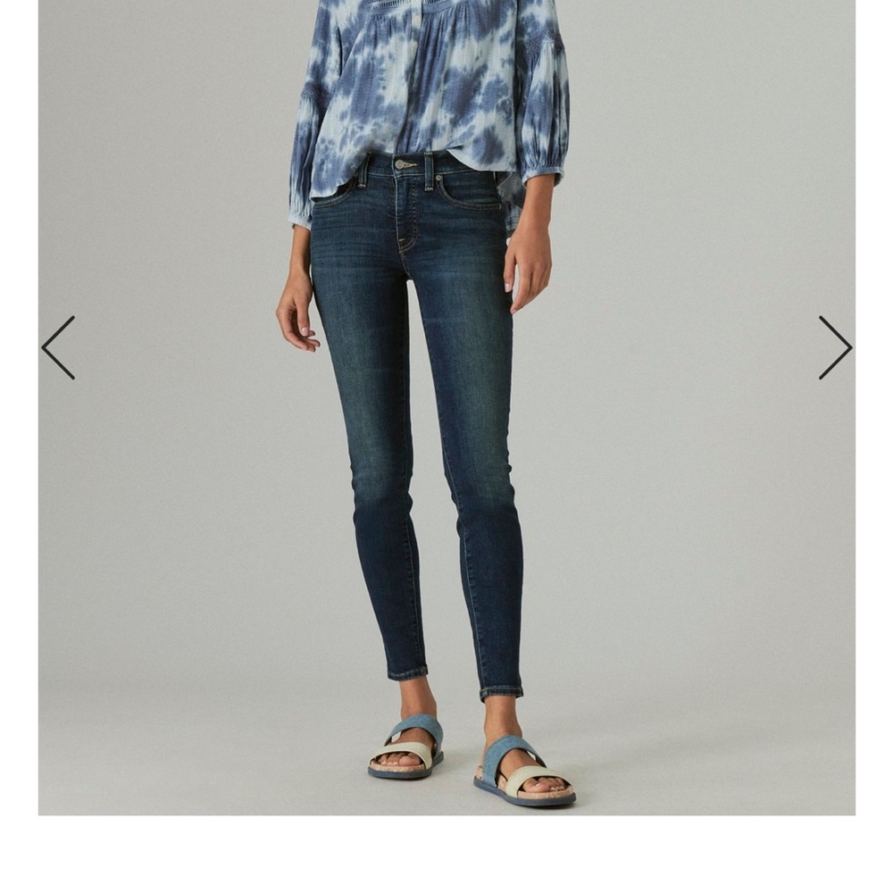 Lucky brand mid rise super skinny Ava. Never worn.